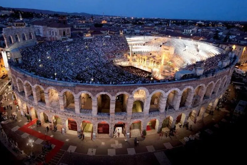 Visita guiada pela Arena de Verona - Reserve em  Brasil