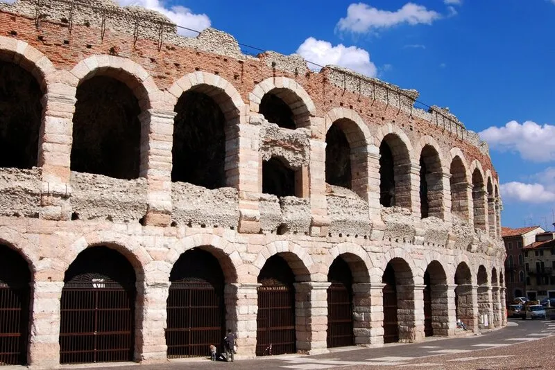 Visita guiada pela Arena de Verona - Reserve em  Brasil