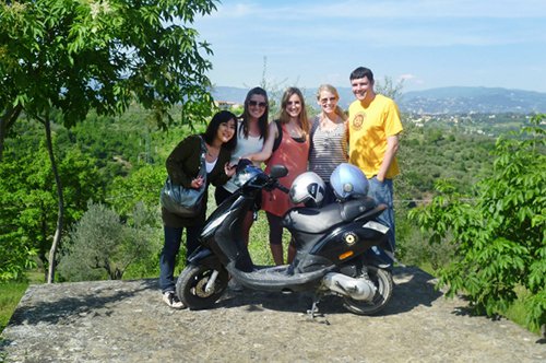 Group Guided Tour in Tuscany by Vespa