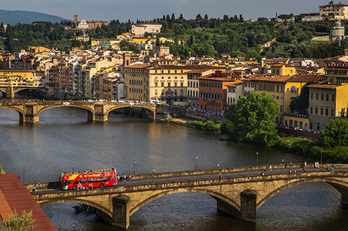 Panoramic tour of Florence with open-top bus