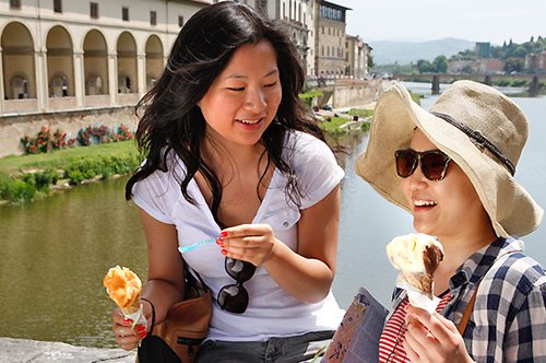 Walking tour through Florence with ice cream and walking stools