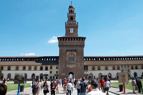 Accès prioritaire aux musées du château Sforzesco + Audioguide de la ville de Milan