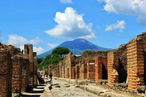 Pompeii and Vesuvius guided tour from Naples