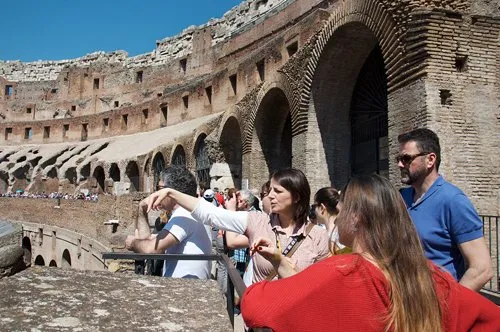 Guppenführung des Kolosseums + Rom Karte