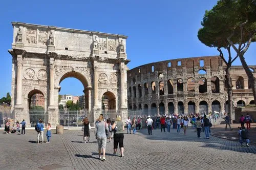 Colosseo, Palatino e Foro Romano – Tour di 3 ore. 