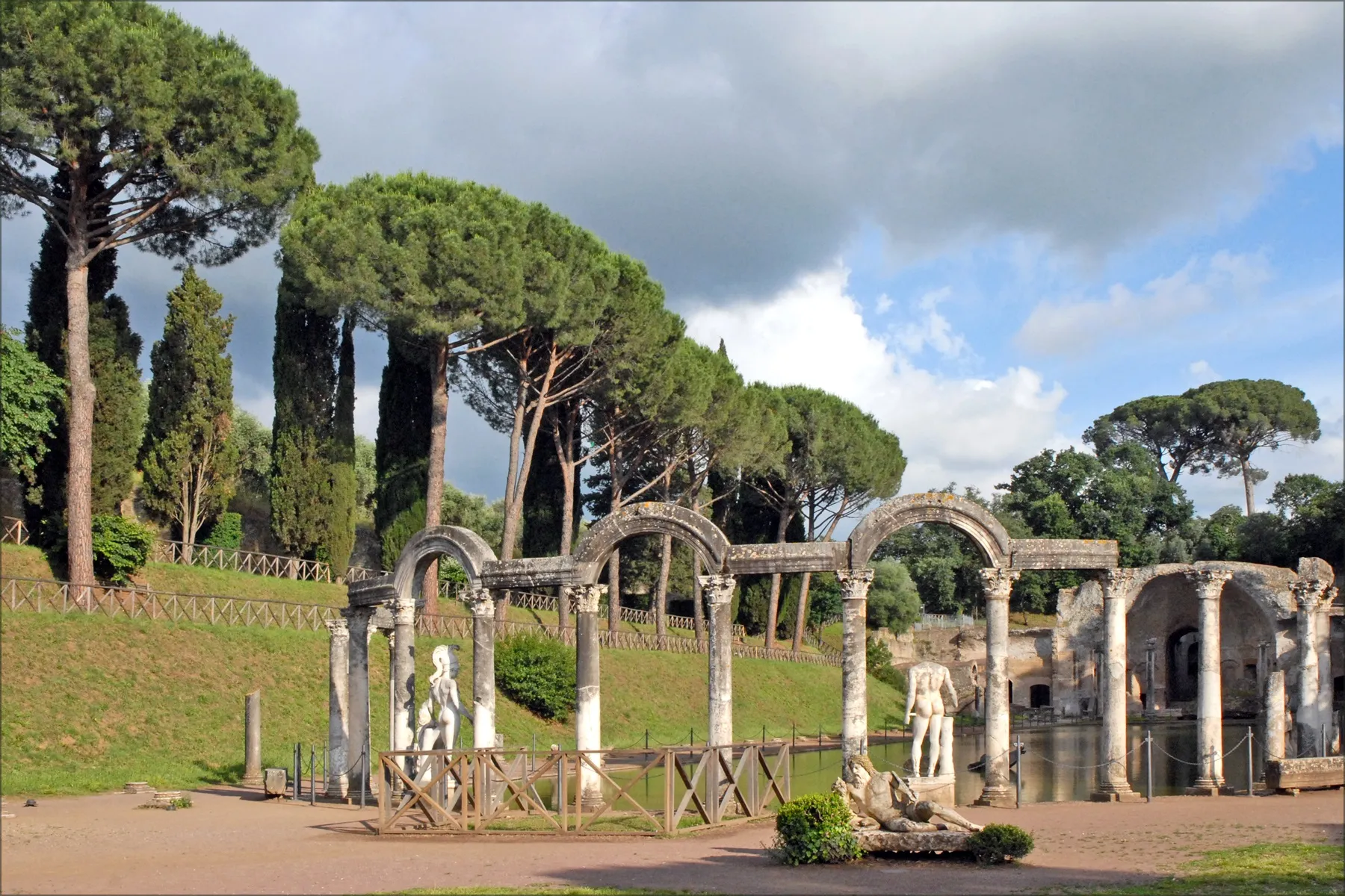 Bevorzugter Zugang zur Villa Adriana in Tivoli + Audioguide für die Stadt Rom