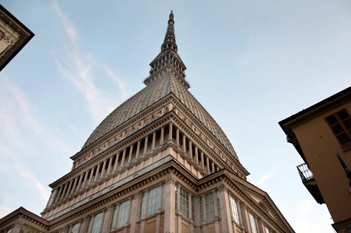 Accès prioritaire à l'ascenseur panoramique de la Mole Antonelliana + Audioguide de la ville de Turin