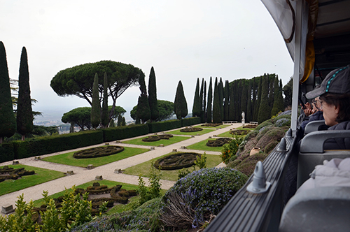 Visita audioguiada a los jardines de Castel Gandolfo en autobús