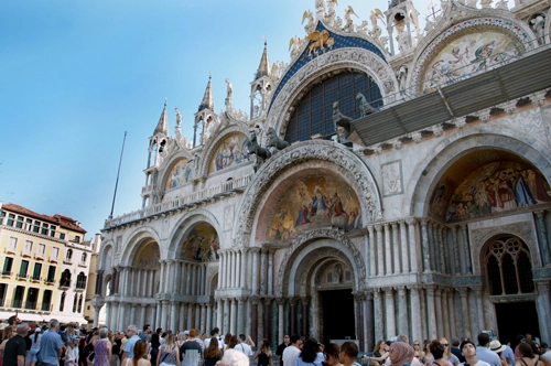 Eintritt ohne Anstehen in die Markus-Basilika in Venedig