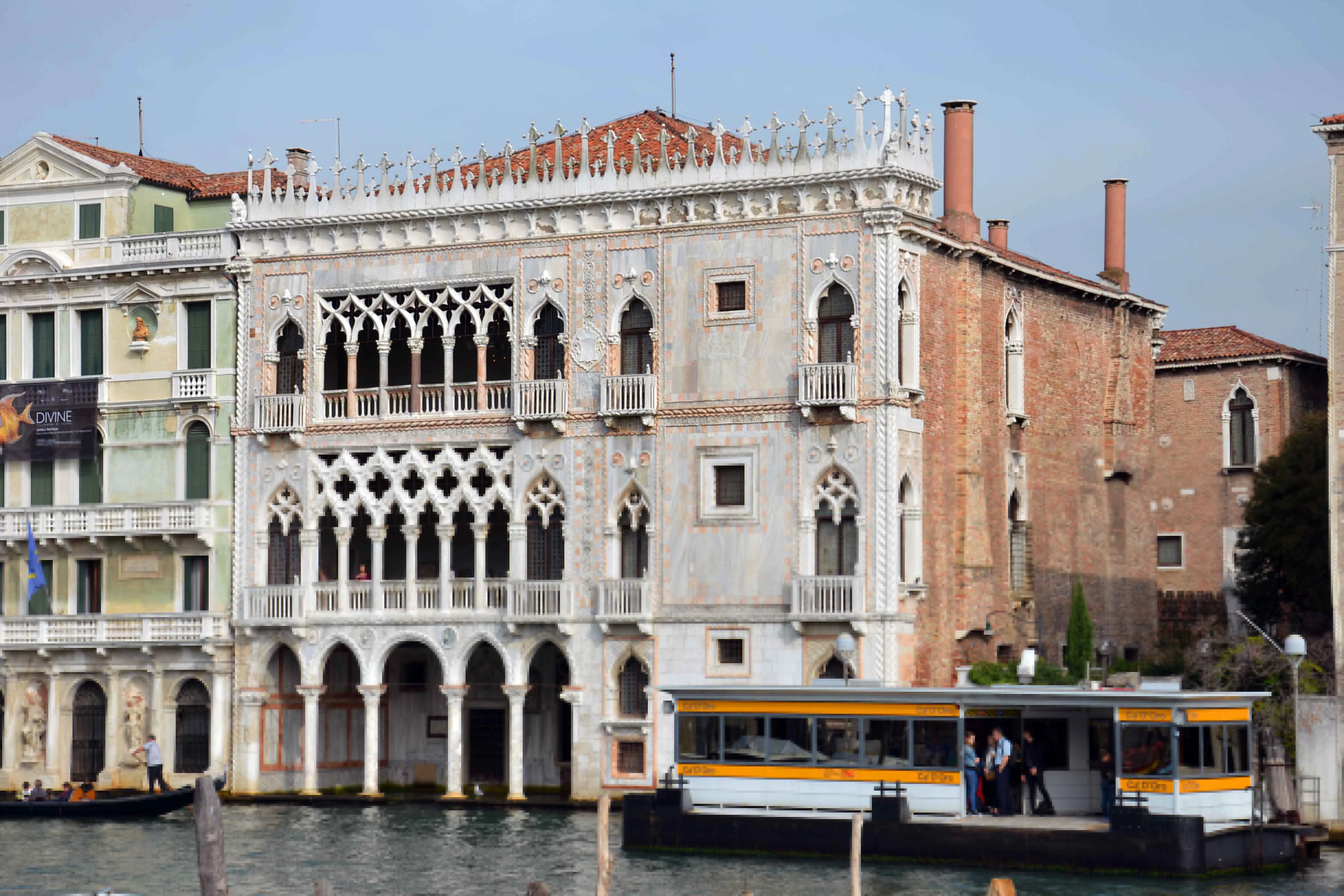 Entrance ticket for the Ca' d'Oro + APP Audioguide of the city of Venice. 