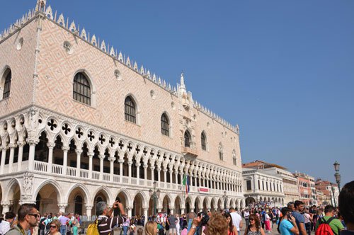 Group tour of the Doge Palace with Gondola Ride