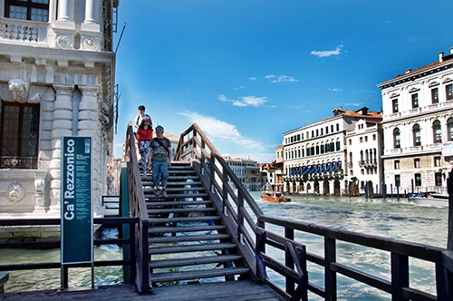  Venecia a pie y visita al Ca’ Rezzonico con guía privado